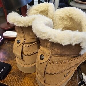 UGG Womens Tan and Cream Shearling Boots